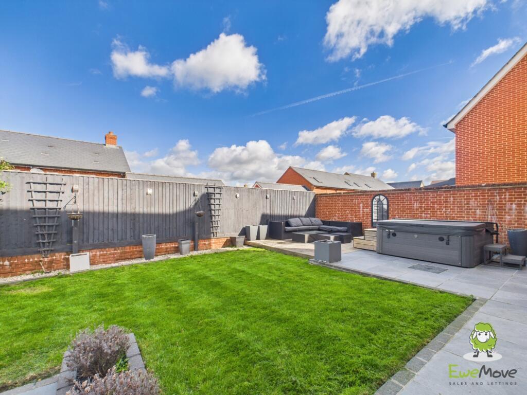 EweMove Estate Agents Basingstoke - Rockbourne Roa