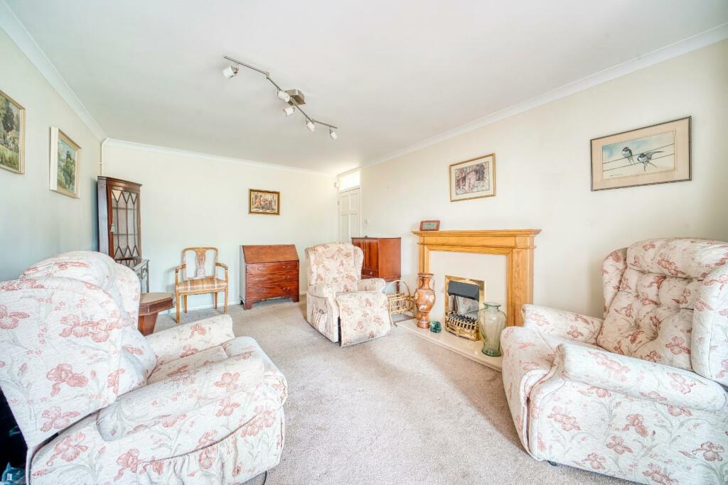 11 - sitting room.jpeg