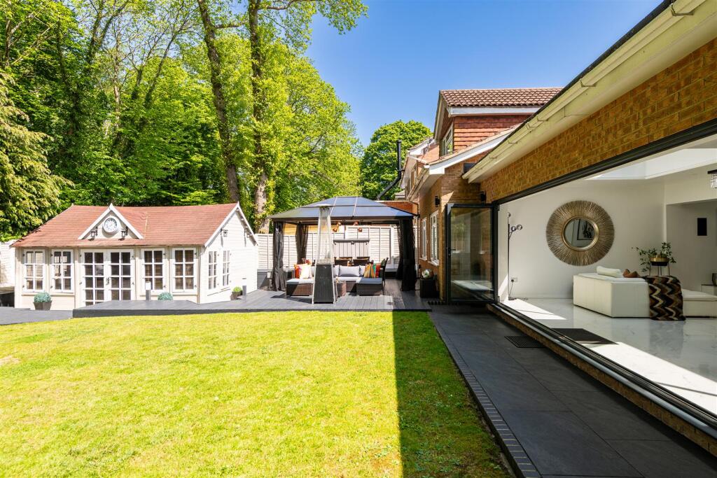 Woodlands garden7.jpg