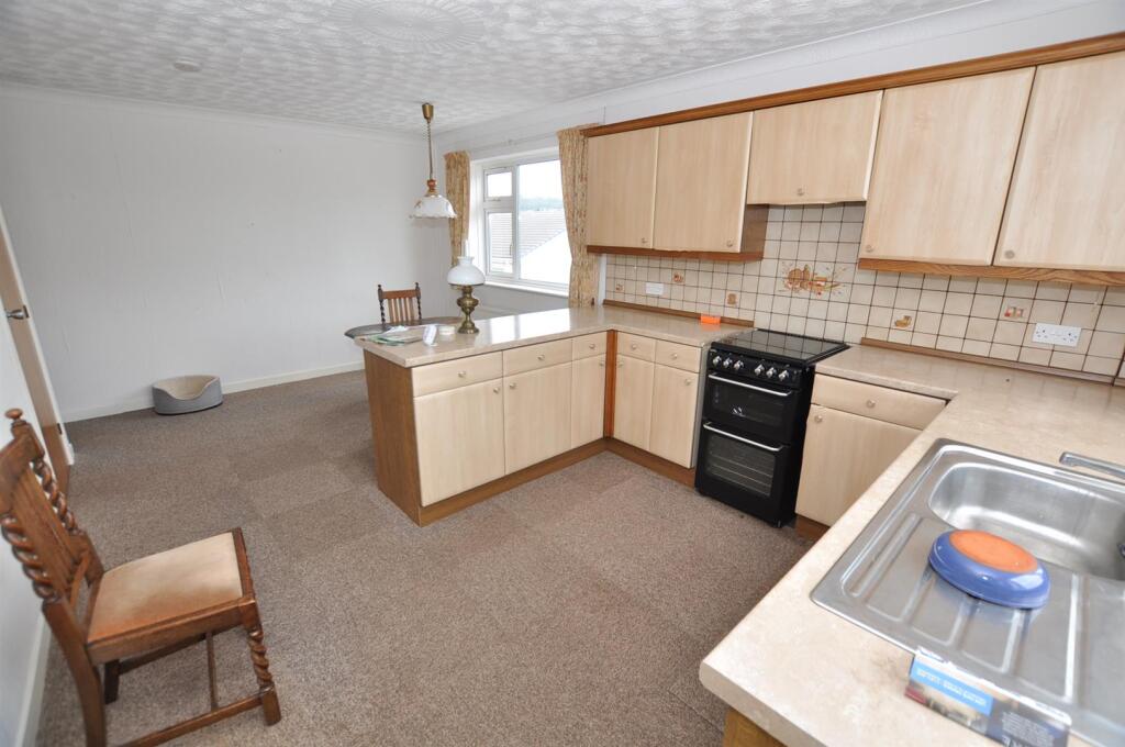 Open plan kitchen/dining room