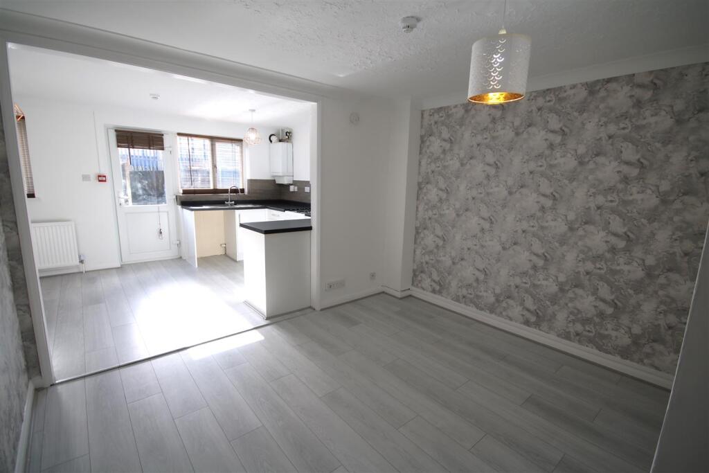 Living Area b.JPG