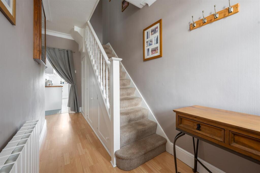Greenstead Avenue, IG8
