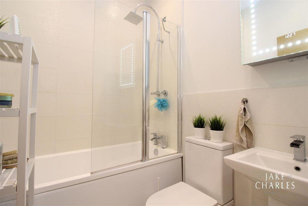 bathroom .jpg