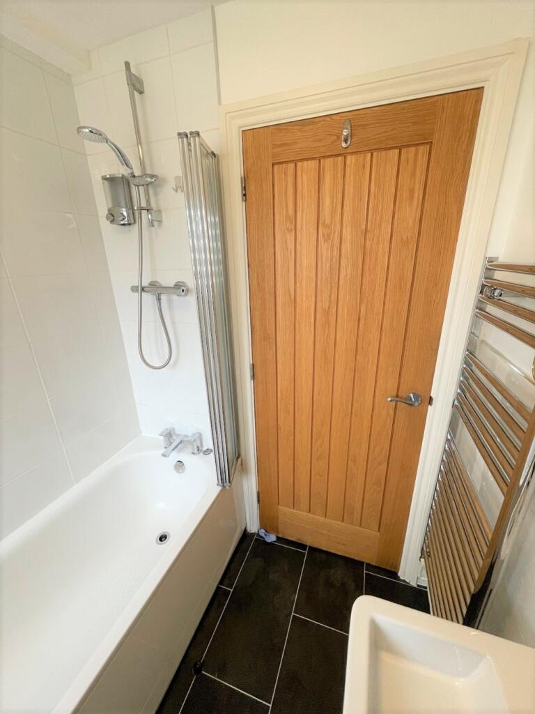 2MWC - bathroom lighter