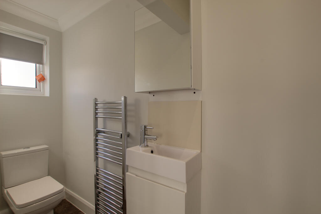 8 ENSUITE.jpg