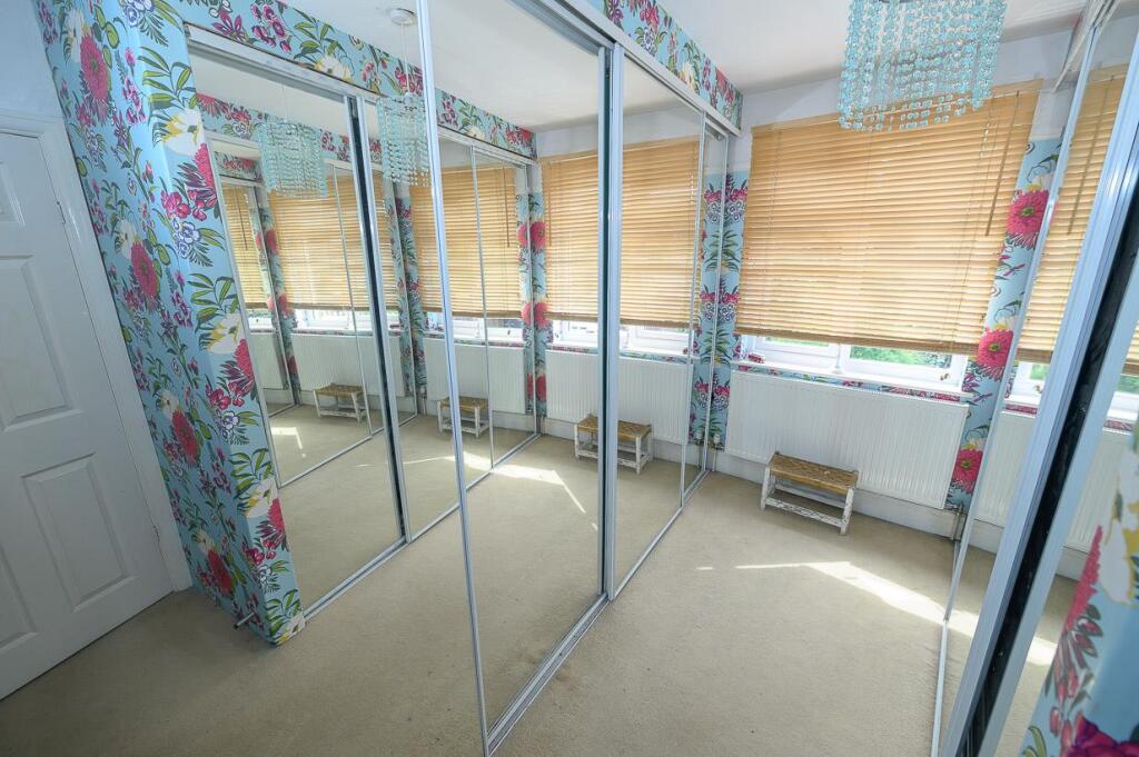 Bedroom 3-dressing room.jpg