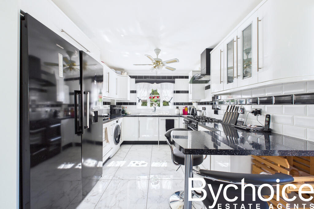 CAM05454G0-PR0052-STILL013