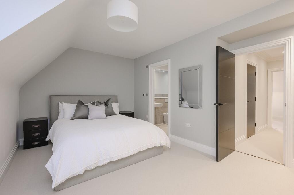 Principal bedroom