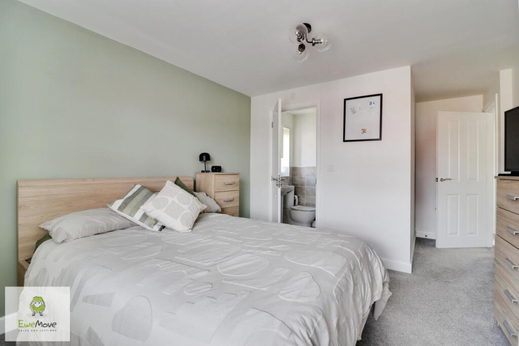 Master Bedroom - EweMove Cannock