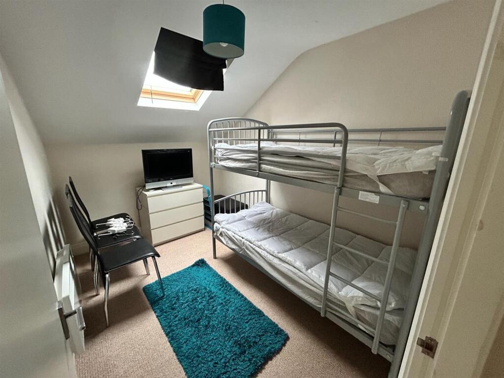 3502 e bed 2.jpeg