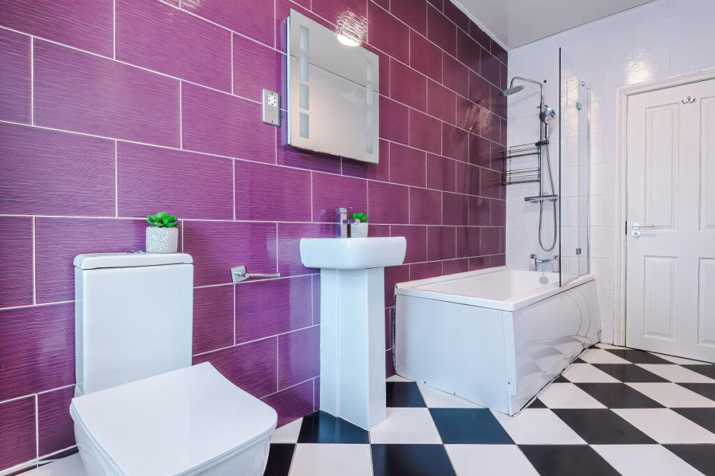 16 Buckingham Mount Bathroom 2
