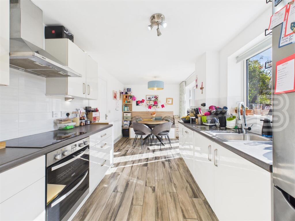 Kitchen Diner (2).jpg