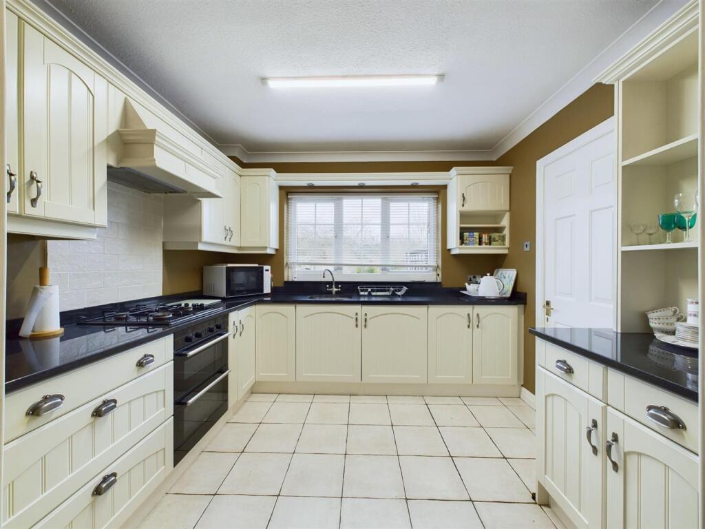 Kitchen: