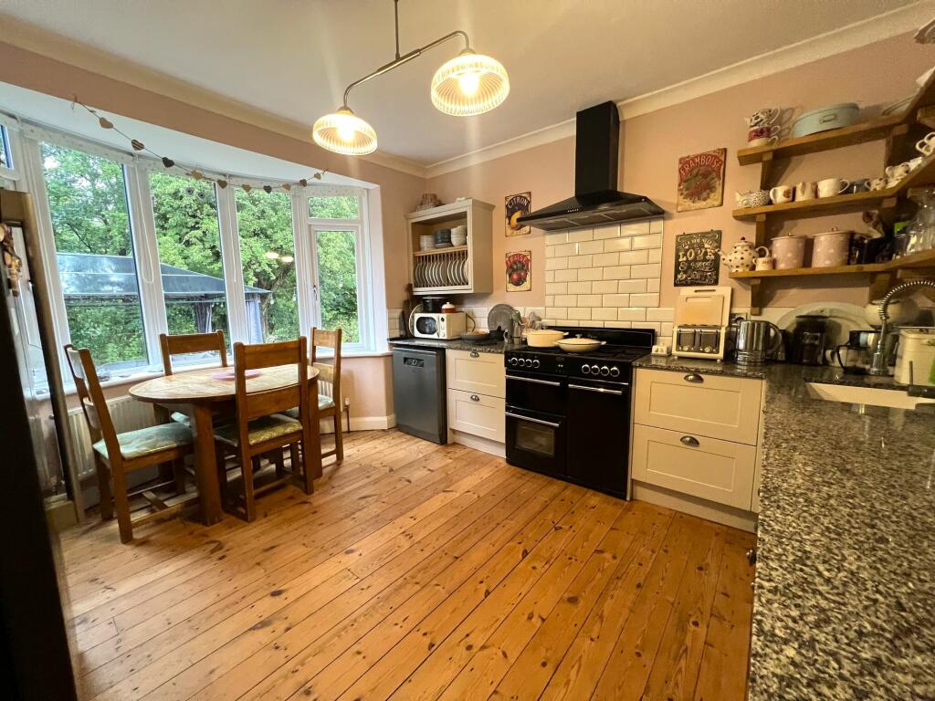 OPEN-PLAN DINING KITCHEN