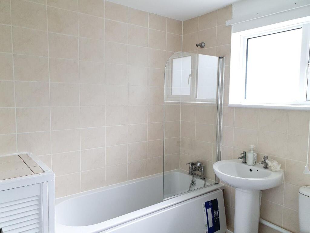 Bathroom..jpg