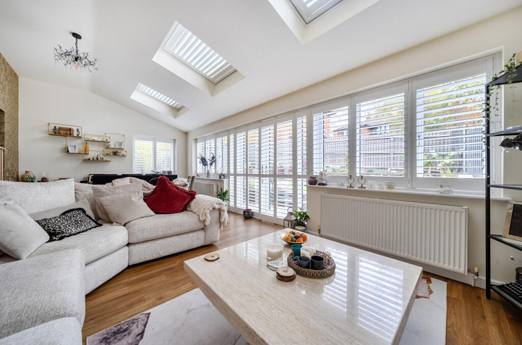 1374563-20-6904df...