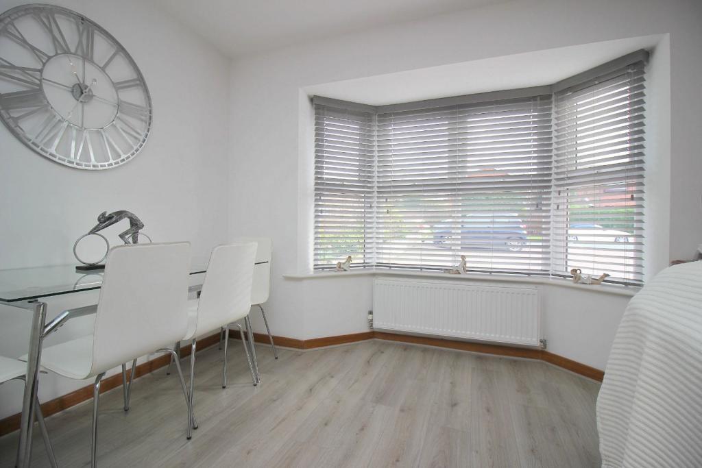 Lounge/Dining/Kitchen