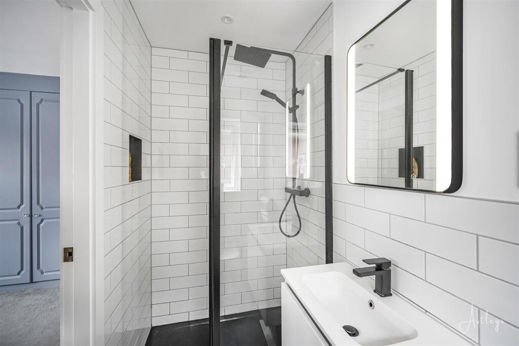Ensuite shower room