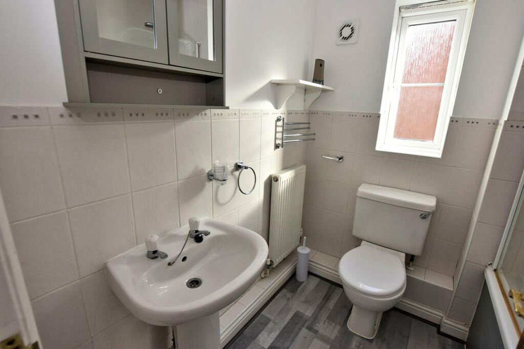 BATHROOM 2