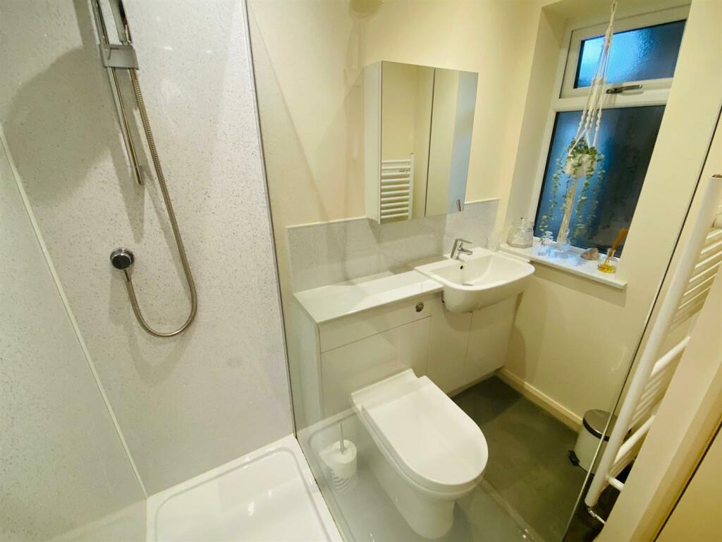 springfield park 8 shower room.jpg