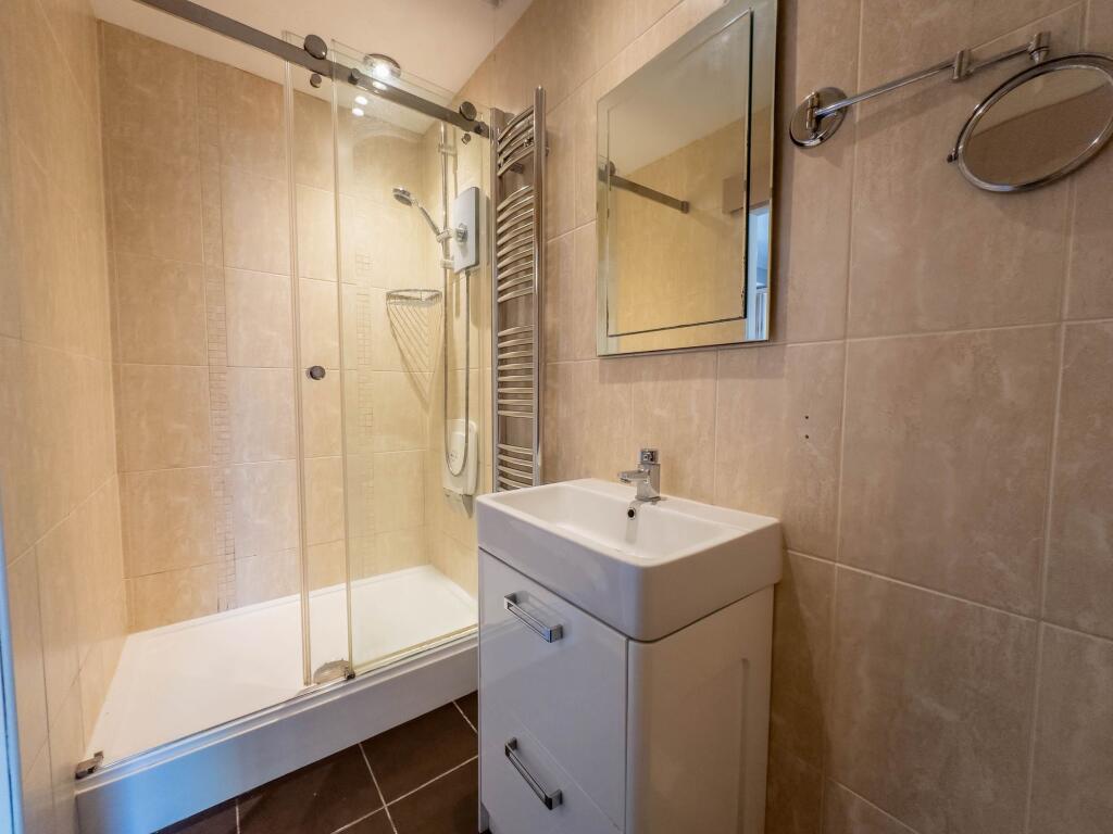 Master Ensuite 1
