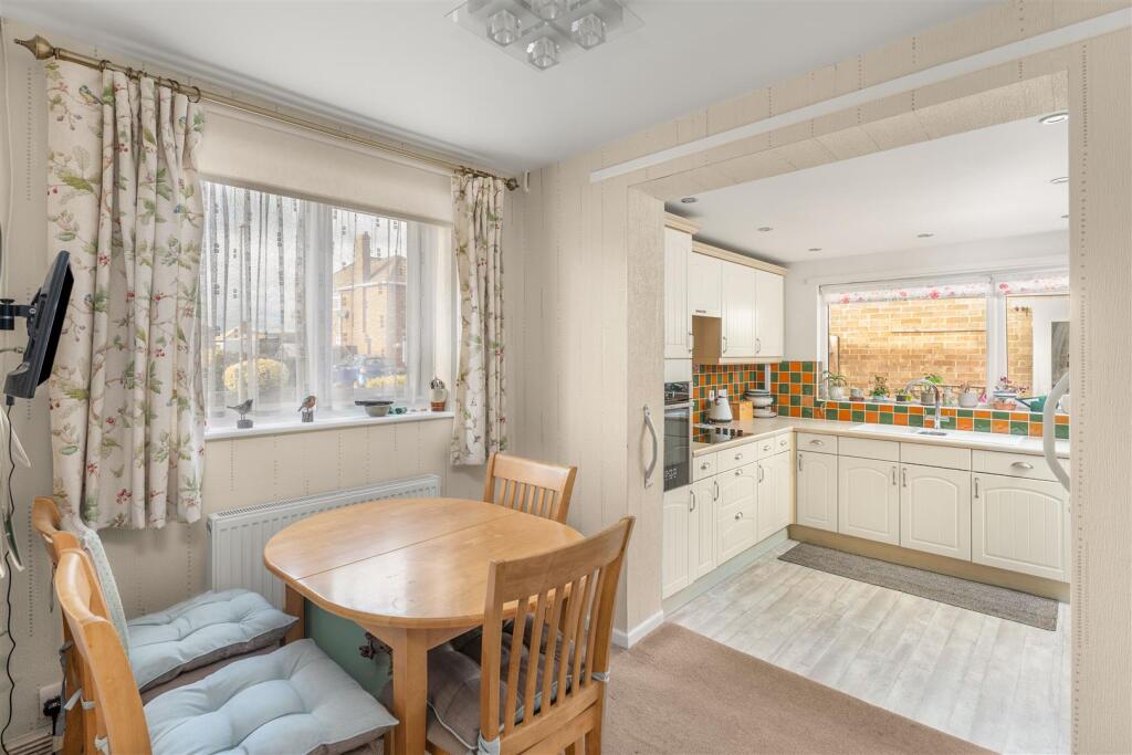 12 Briar Close, Banbury-9.jpg