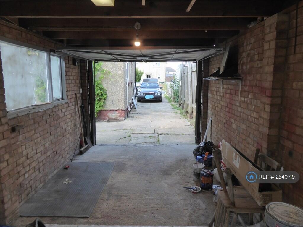 Large Garage/Work Space