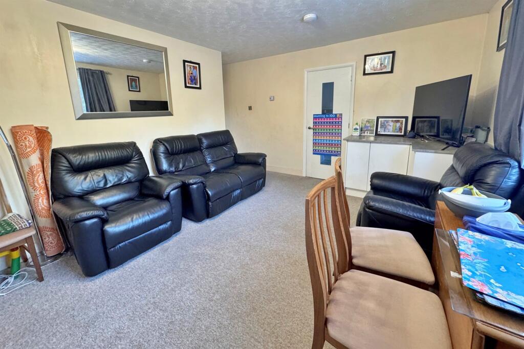 Living/Dining Area