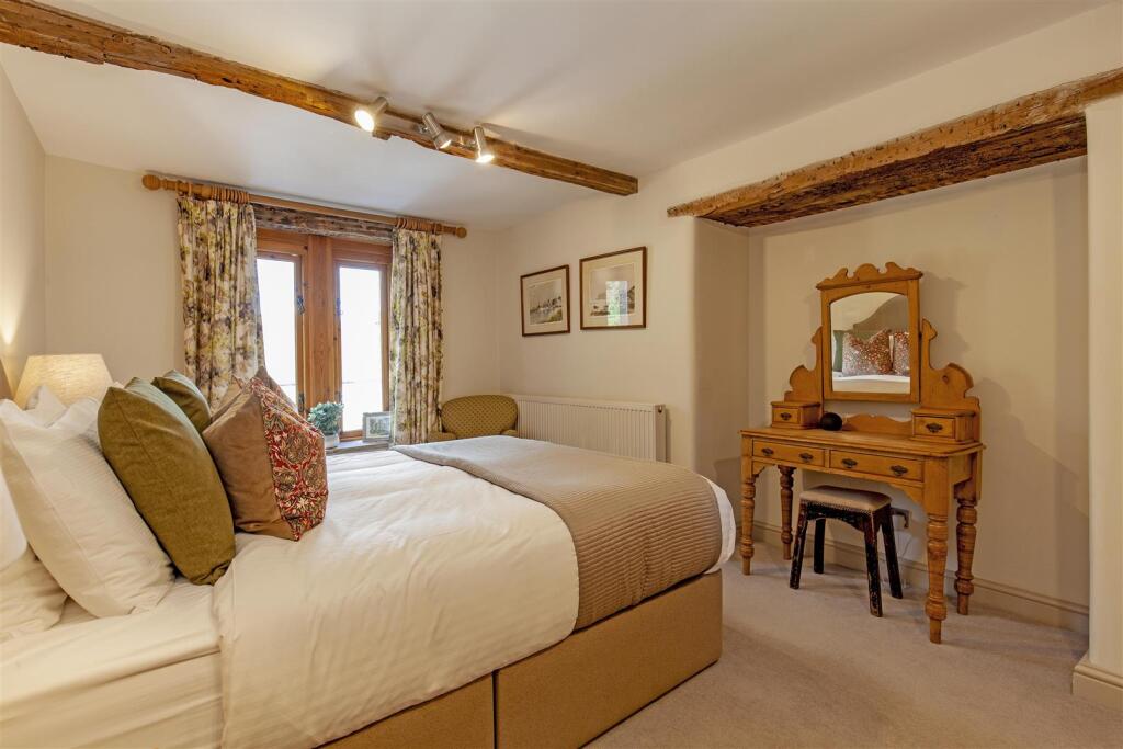 Bedrooom 1-2.jpg