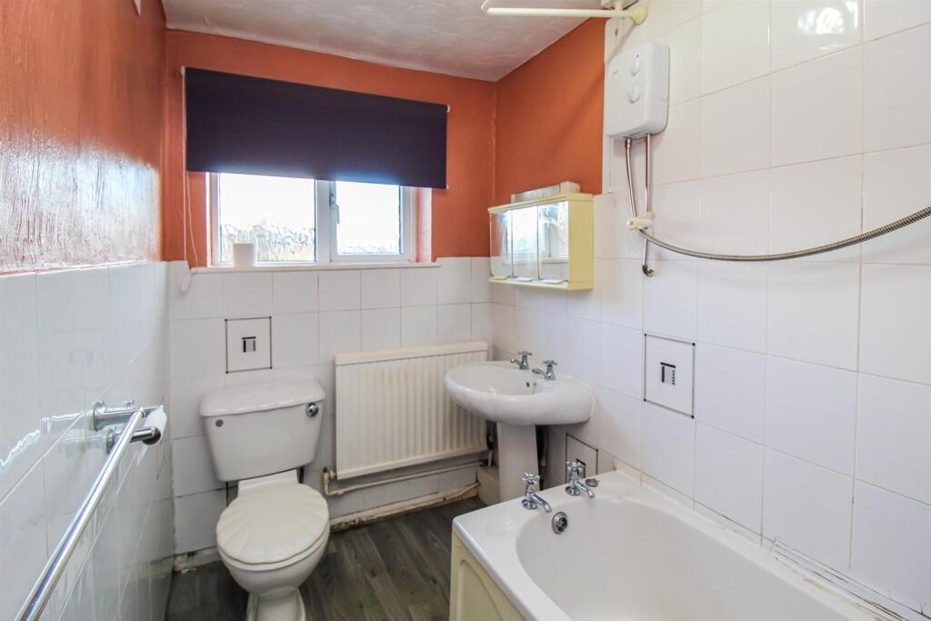BATHROOM/W.C.