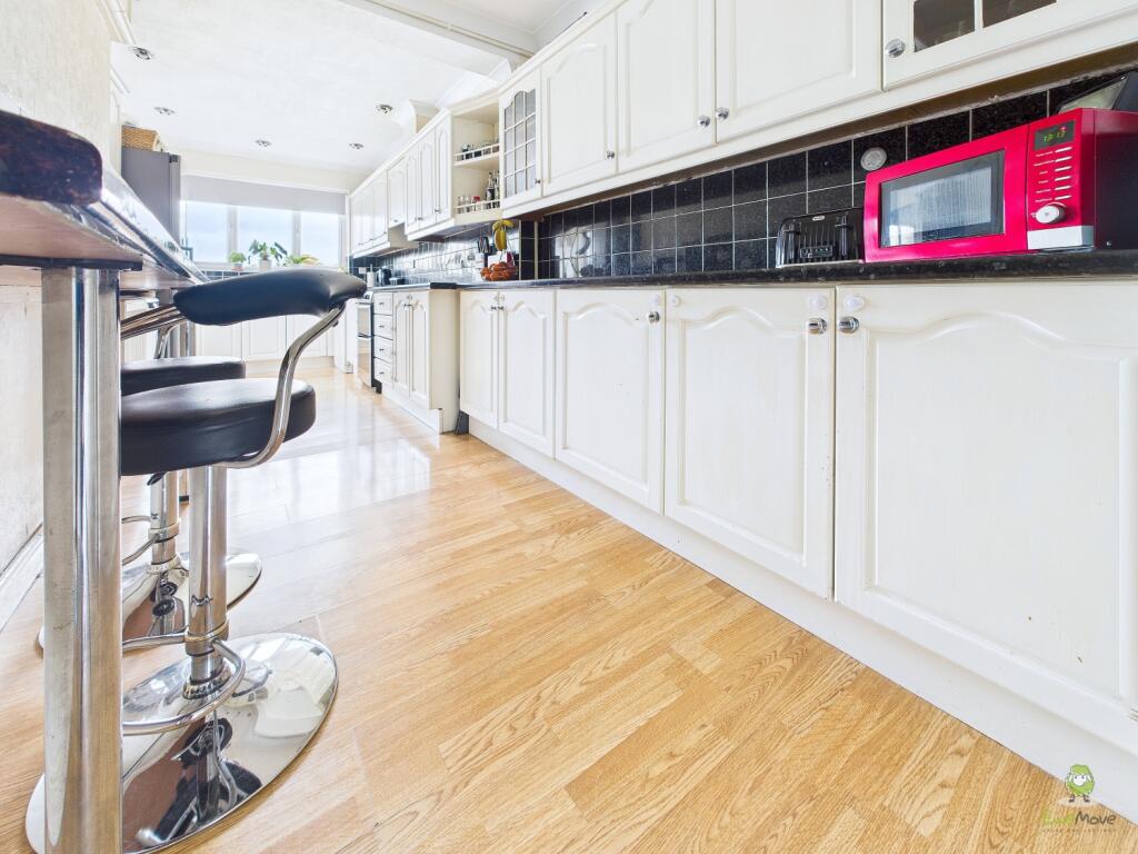 CAM01543G0-PR0155-STILL032