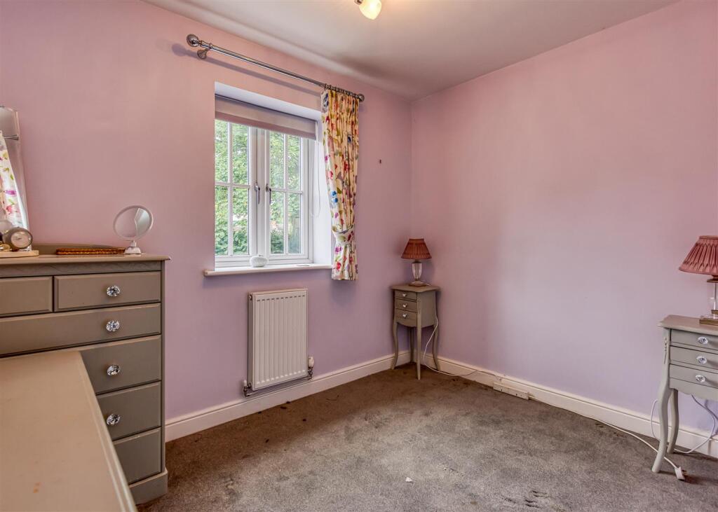 6 Stanham Close-Bedroom 3.jpg