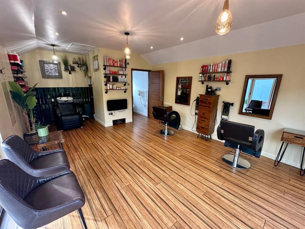 WhatsApp Image 2025-10-31 at 12.18.07_b849175c.jpg