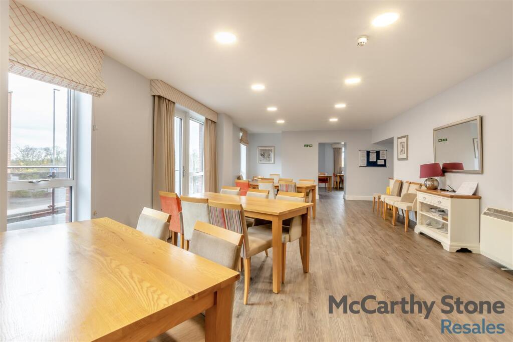 8670629-interior16.jpg