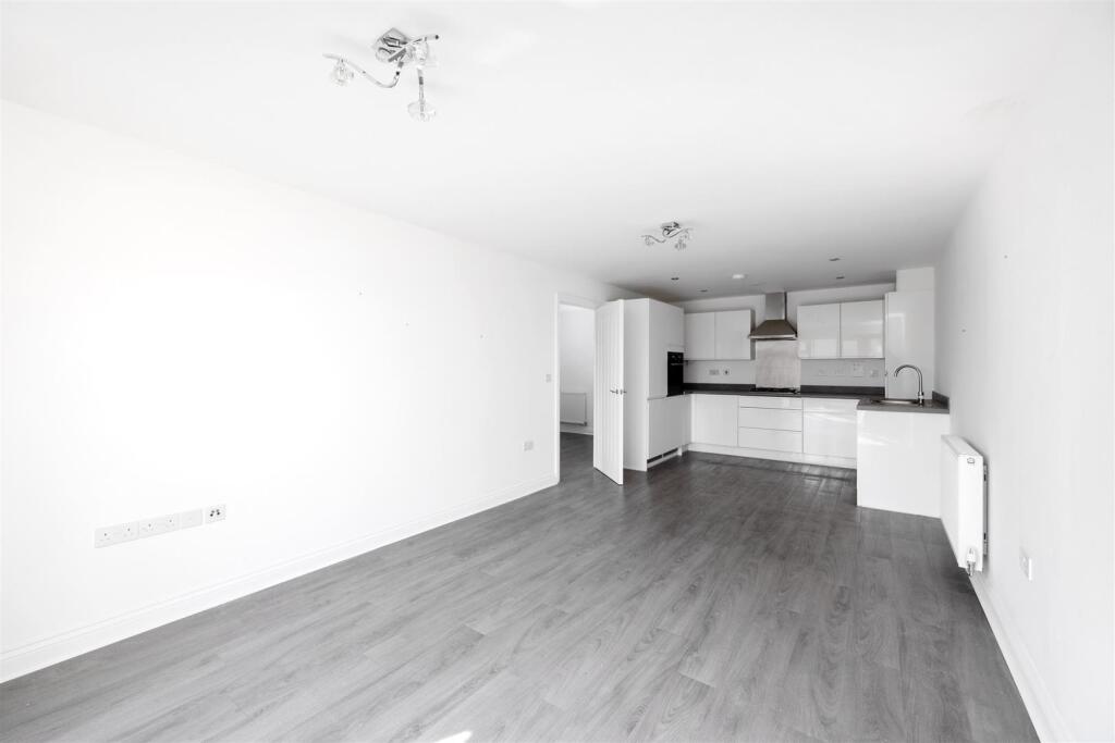 Lyndhurst House 8 LIVING SPACE 3.jpeg