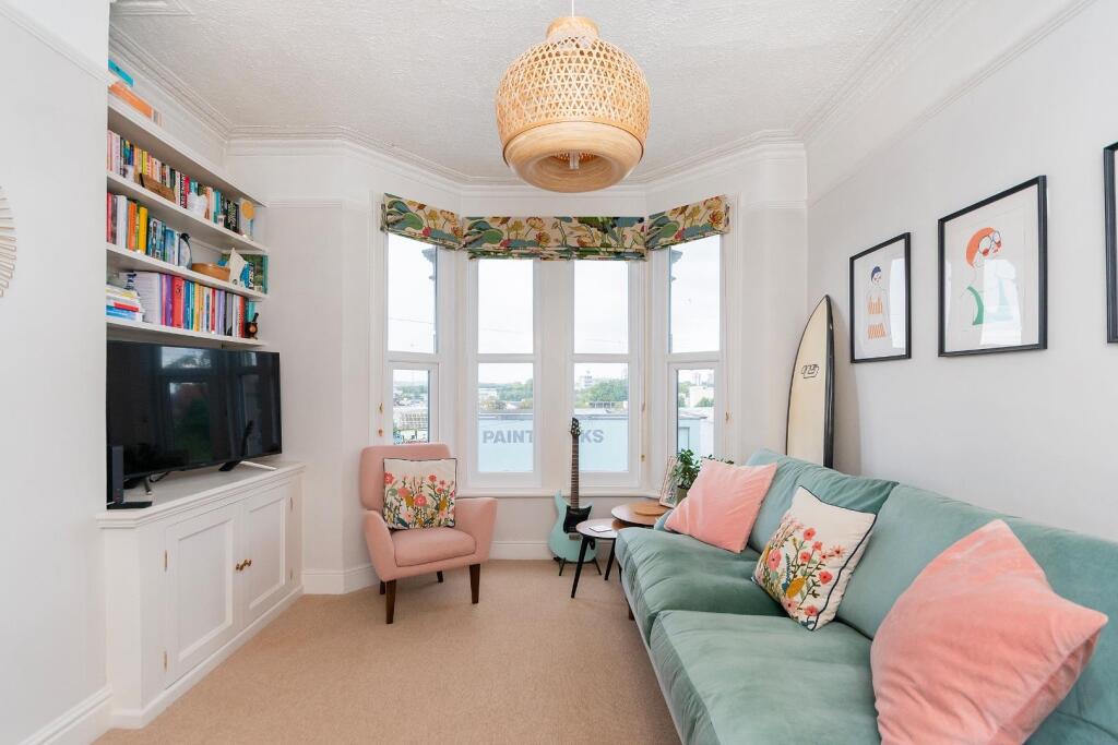 2B5R2BAV - Living Room C.jpg