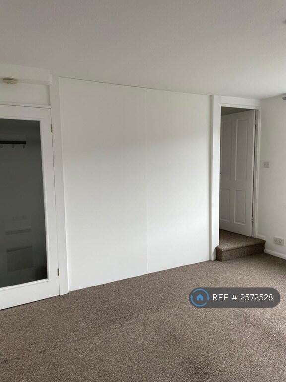 Dual Entrance To Lounge From 1st &amp; 2nd Floors