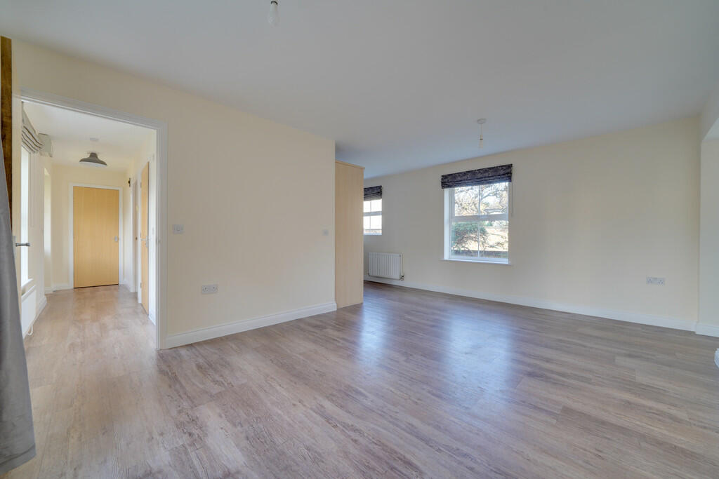 11 Woodlands Cour...