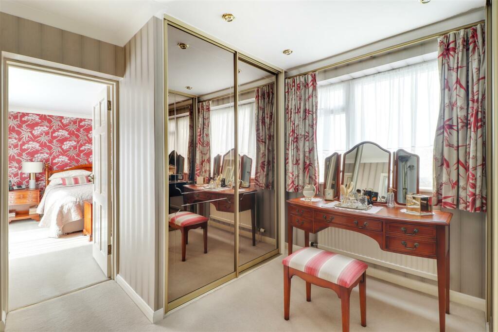 Master Dressing Room.jpg