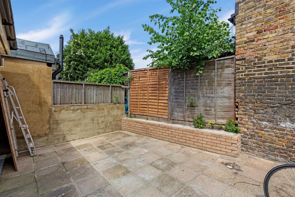 Davies___Davies-78_Stroud_Green_Road-6.jpg