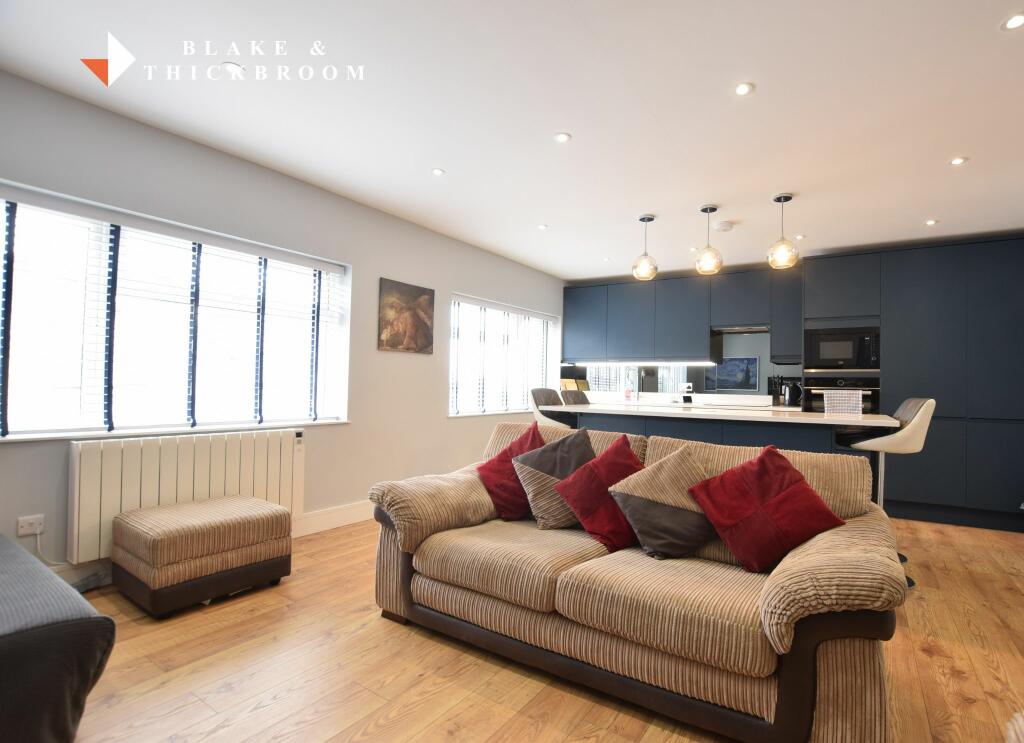 LOUNGE / KITCHENETTE / DINER
