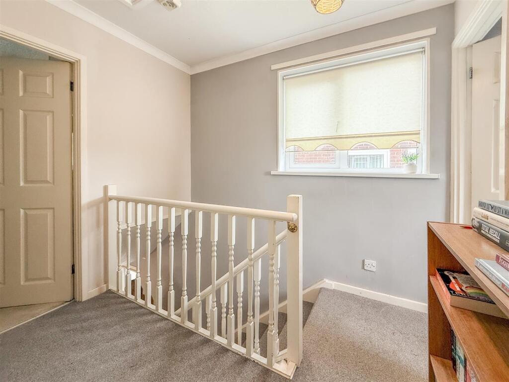 FIRST FLOOR LANDING