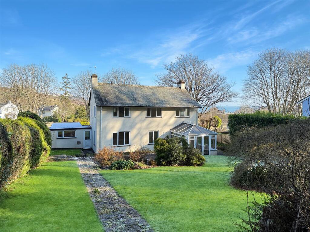 Rear Left Quarter.JPG