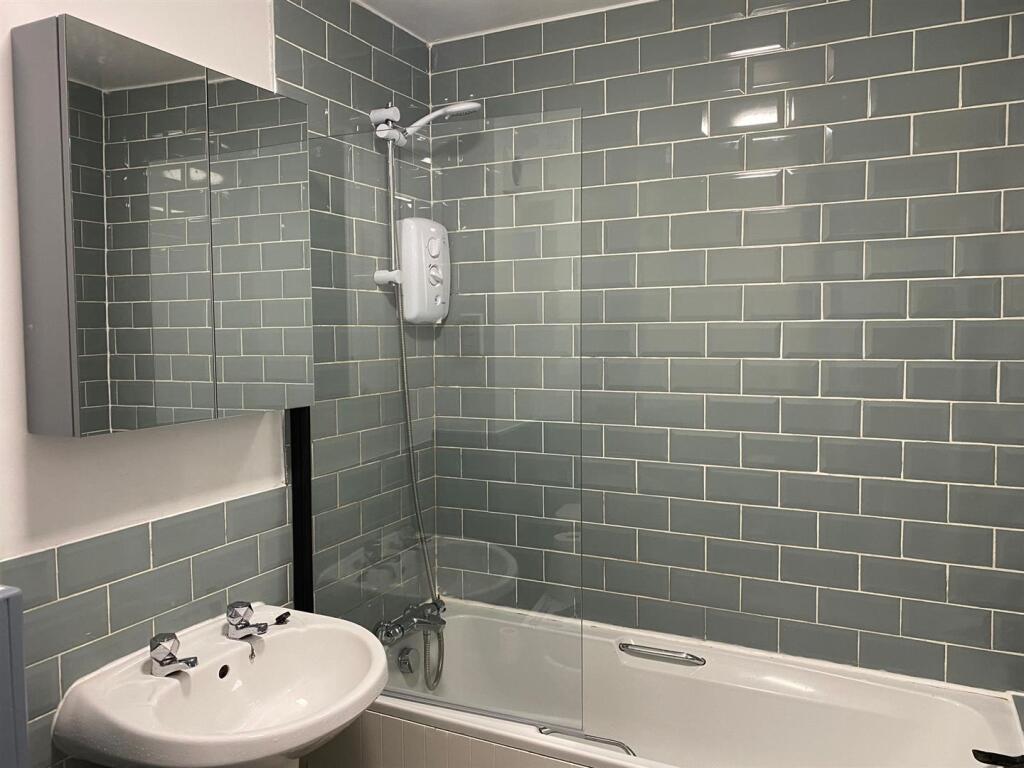 Bathroom - shower screen