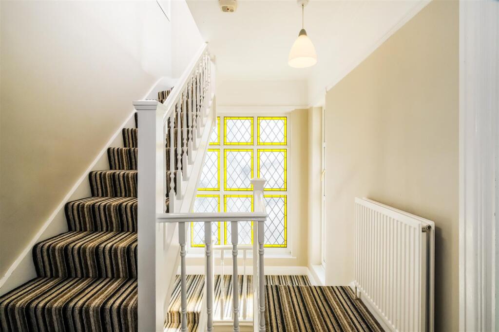 10, Priory Close-18.jpg