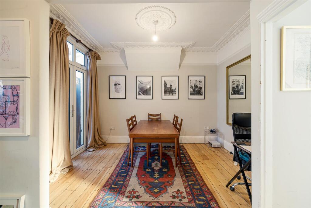 Cavendish Drive, E11