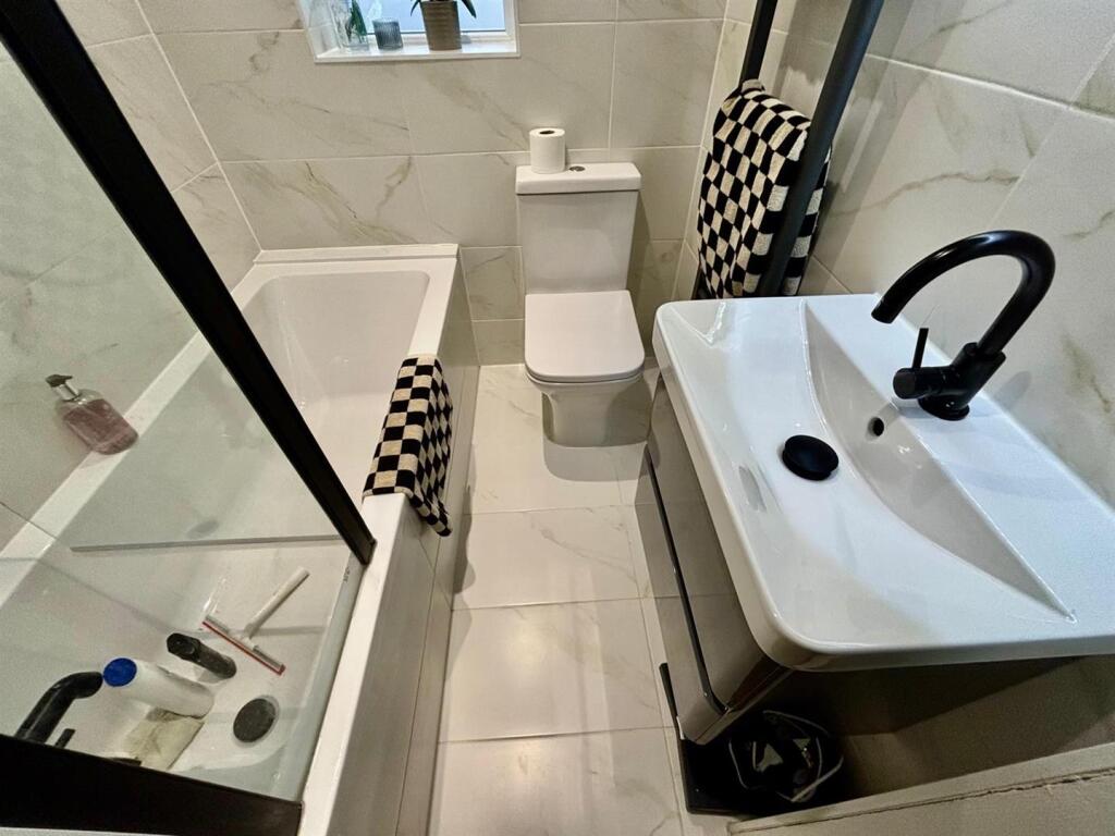Bathroom / WC: