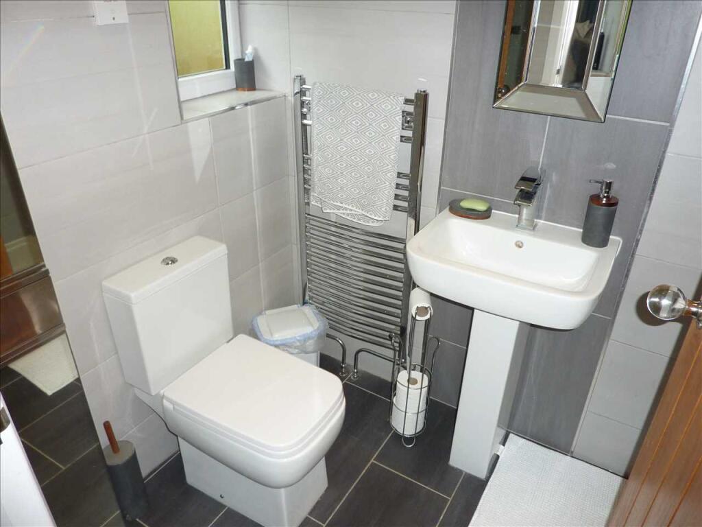 ENSUITE SHOWER ROOM