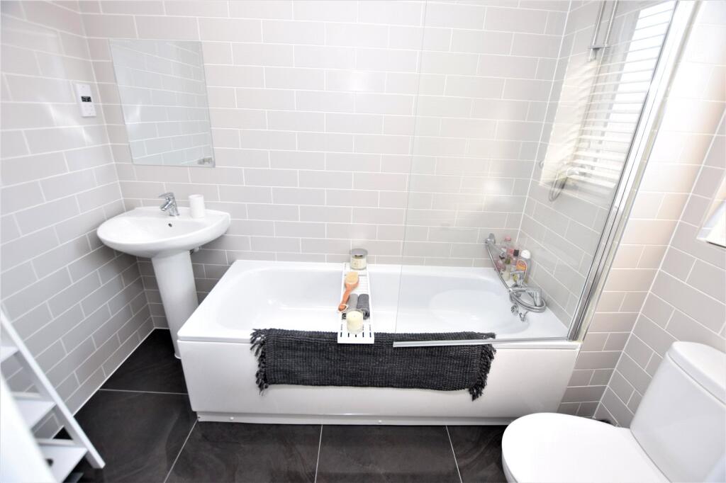 Ensuite To Bedroom 2