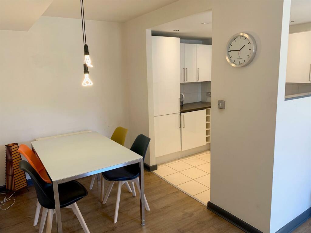 Dining/Kitchen